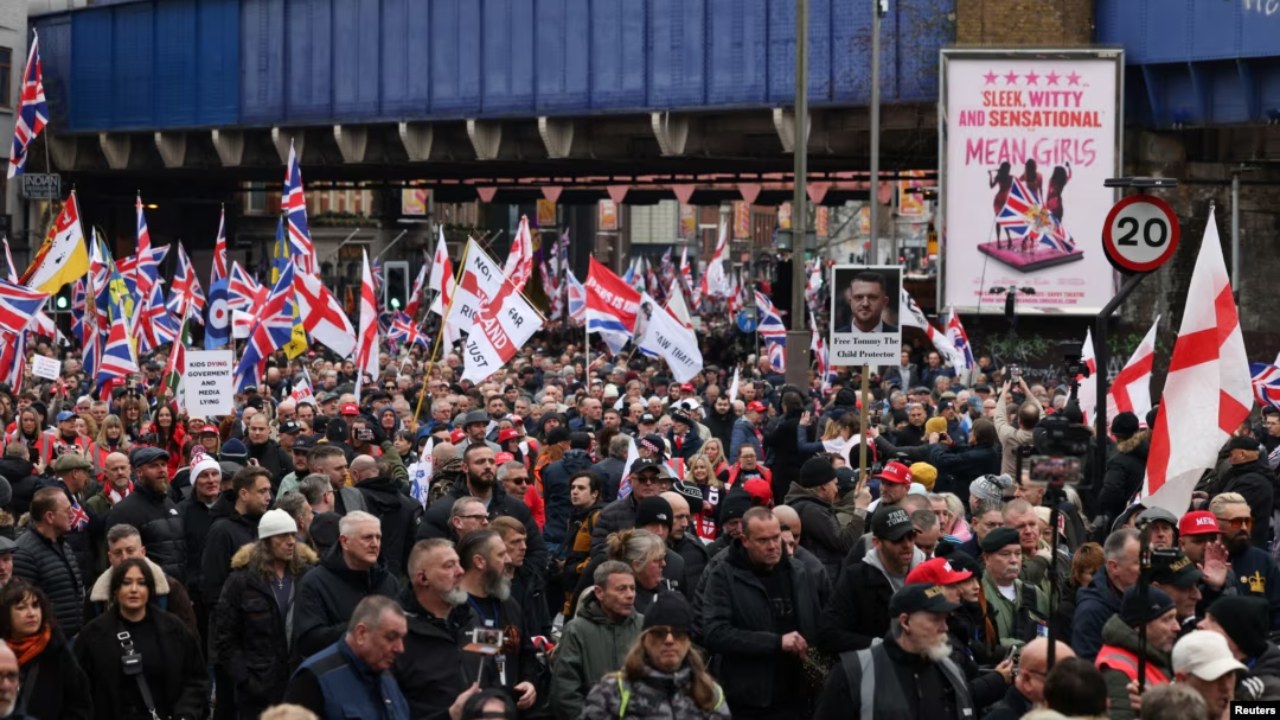 Explosion of expression and protest in London: Right-wing rally led by Tommy Robinson stirred up UK politics