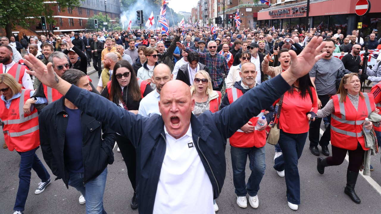 Explosion of expression and protest in London: Right-wing rally led by Tommy Robinson stirred up UK politics