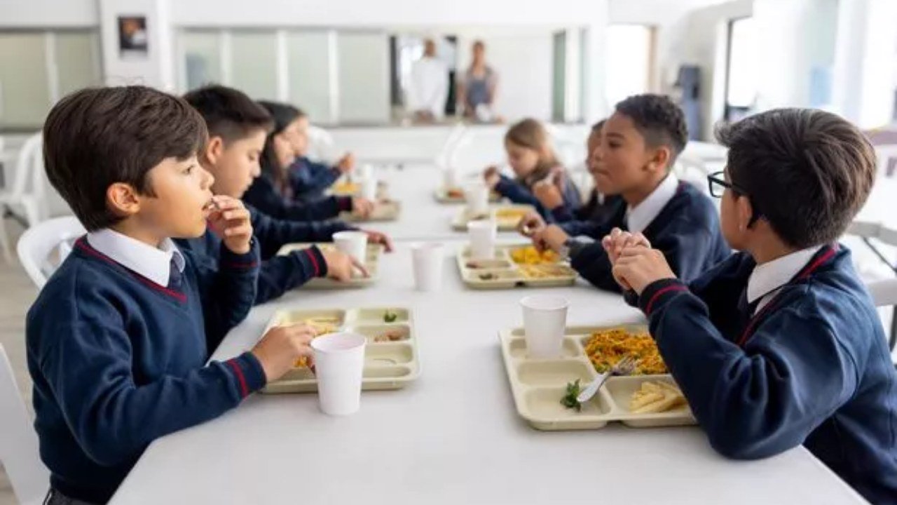 UK parents urged to "check now": Over 120,000 families may lose out on free school meals